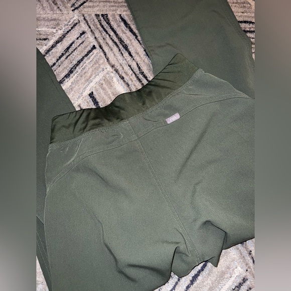 Figs kade moss scrub pants (women) - Picture 2 of 4